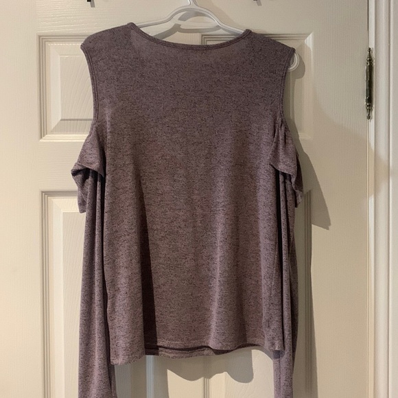 Women’s cold shoulder sweater from Suzy Shier - Picture 2 of 6